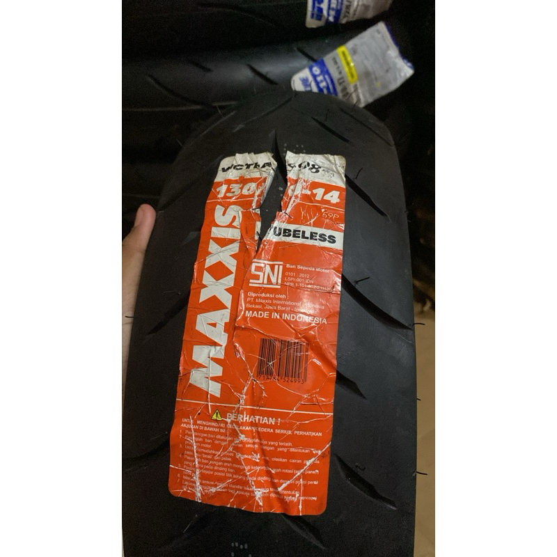 BAN LUAR MAXXIS VICTRA 130/70-14 MATIC TUBLES
