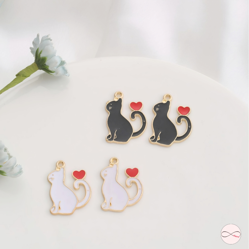 Charm Liontin Kucing Ekor Love Bentuk Hati DIY Aksesoris Liontin Model Kucing Hitam Putih