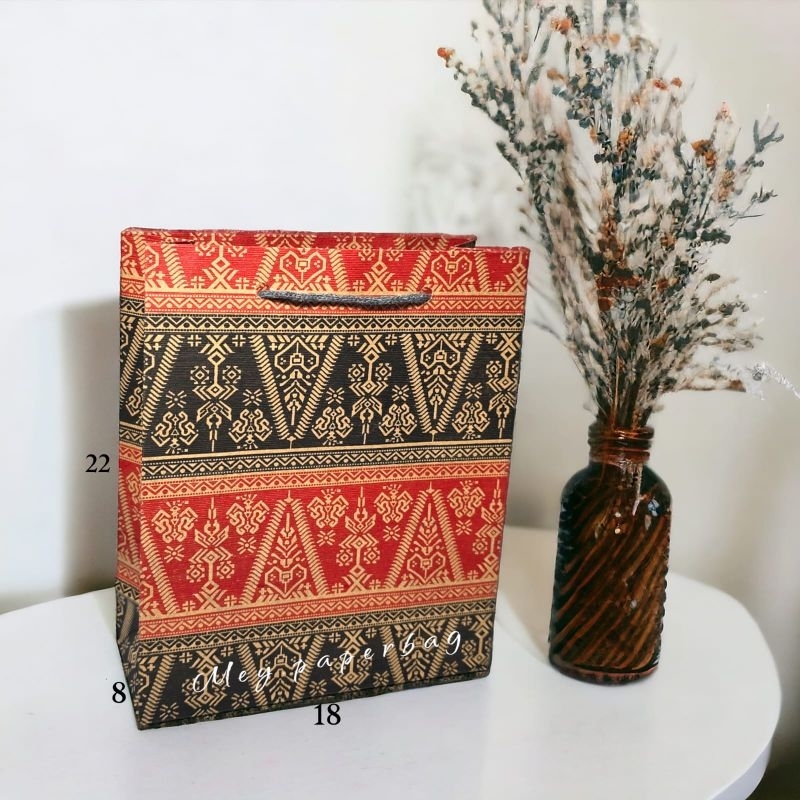 

Paper Bag R5 Kecil 18x8x22 Motif dan Polos | Roma dan Teh Pucuk