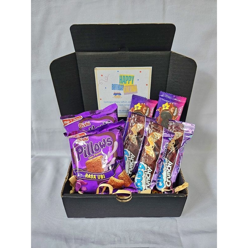 

PAKET KADO HAMPERS SNACK ISI 6-7 WARNA SAMA UCAPAN SUKA2
