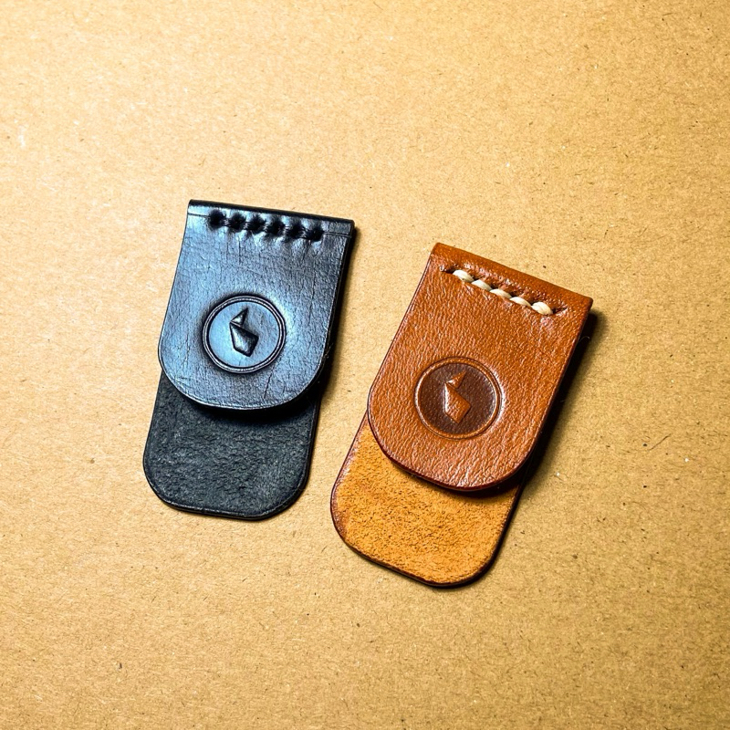 

Lipet Leather Bookmark V2 / Pembatas Buku