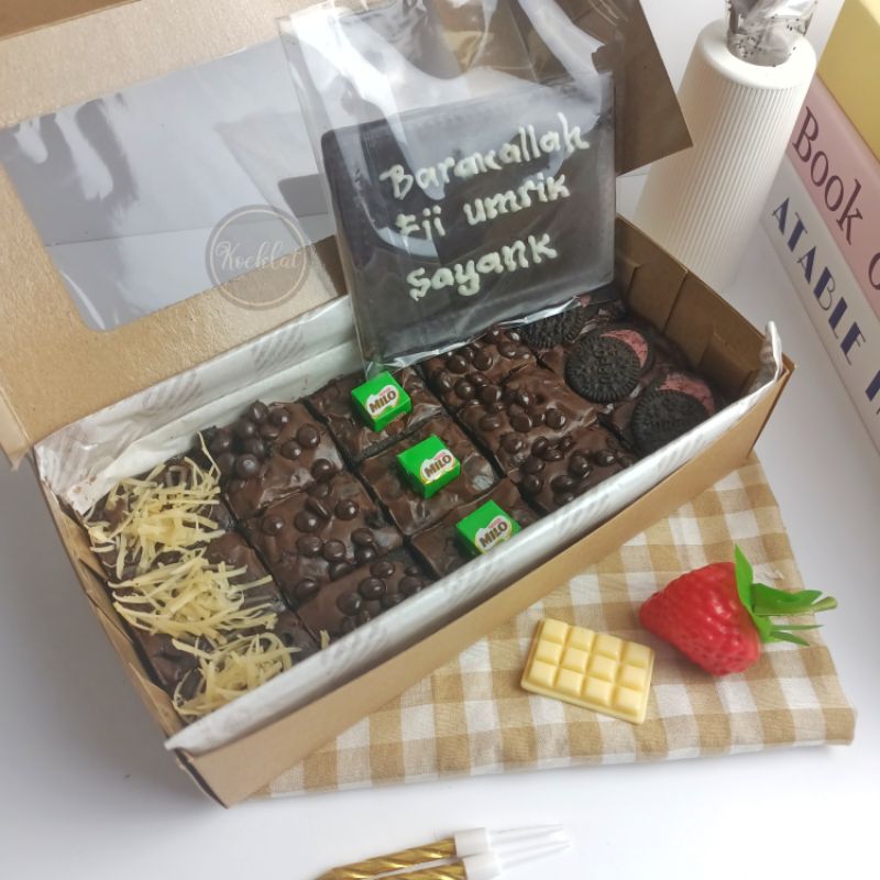 

HALAL PREMIUM~ Brownies Fudgy by Koeklat Gresik Coklat ucapan kado hampers,hampers lebaran hari raya ramadhan