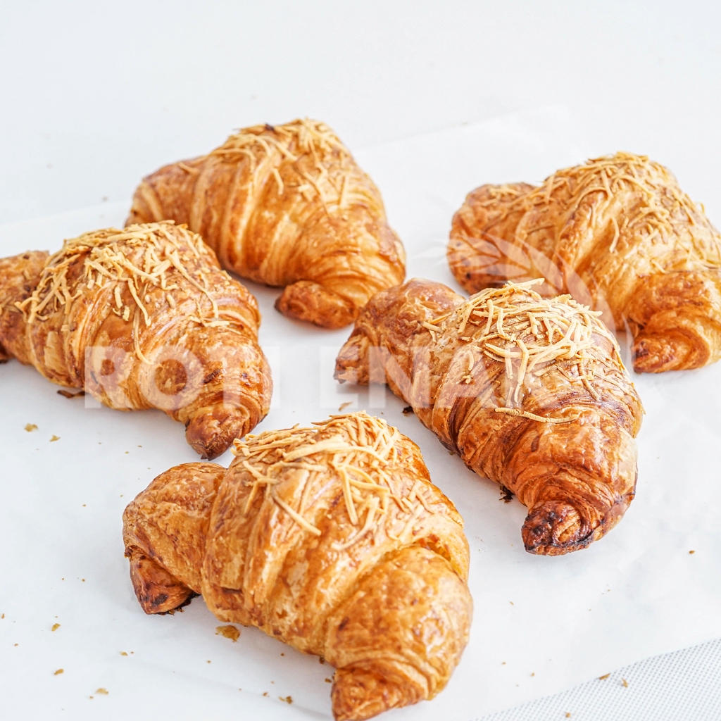 

Triple Cheese Croissant Ready to Eat Supplier Cafe 5 Pcs