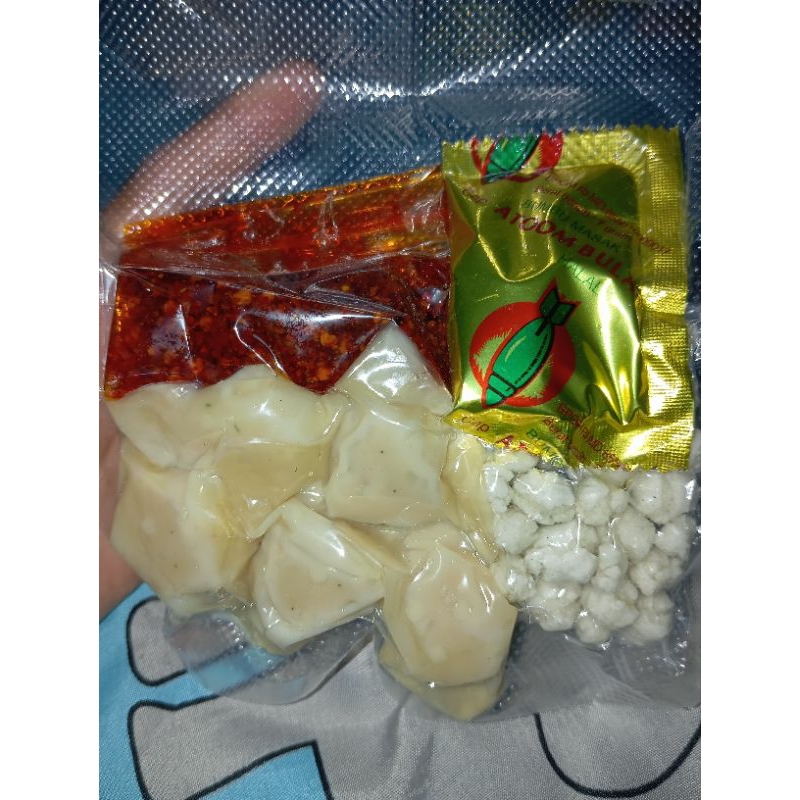 

pangsit kuah dan goreng