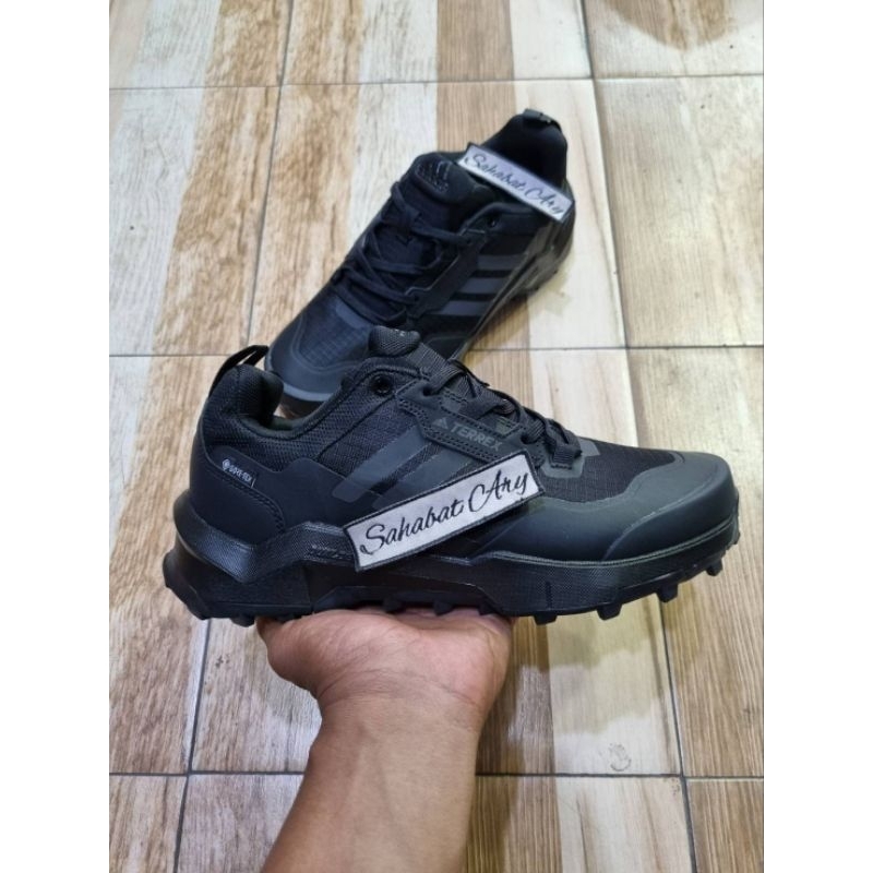 Sepatu Terrex AX4 GTX Black