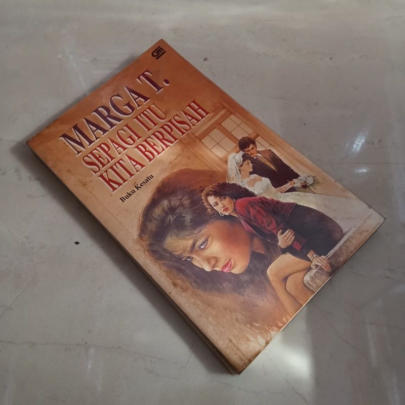 Novel Sepagi Itu Kita Berpisah #1, karya Marga T
