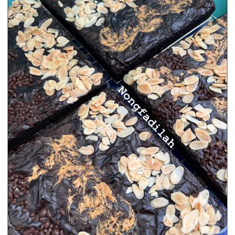 

BROWNIES PANGGANG FUDGY BROWNIES FULL COKLAT