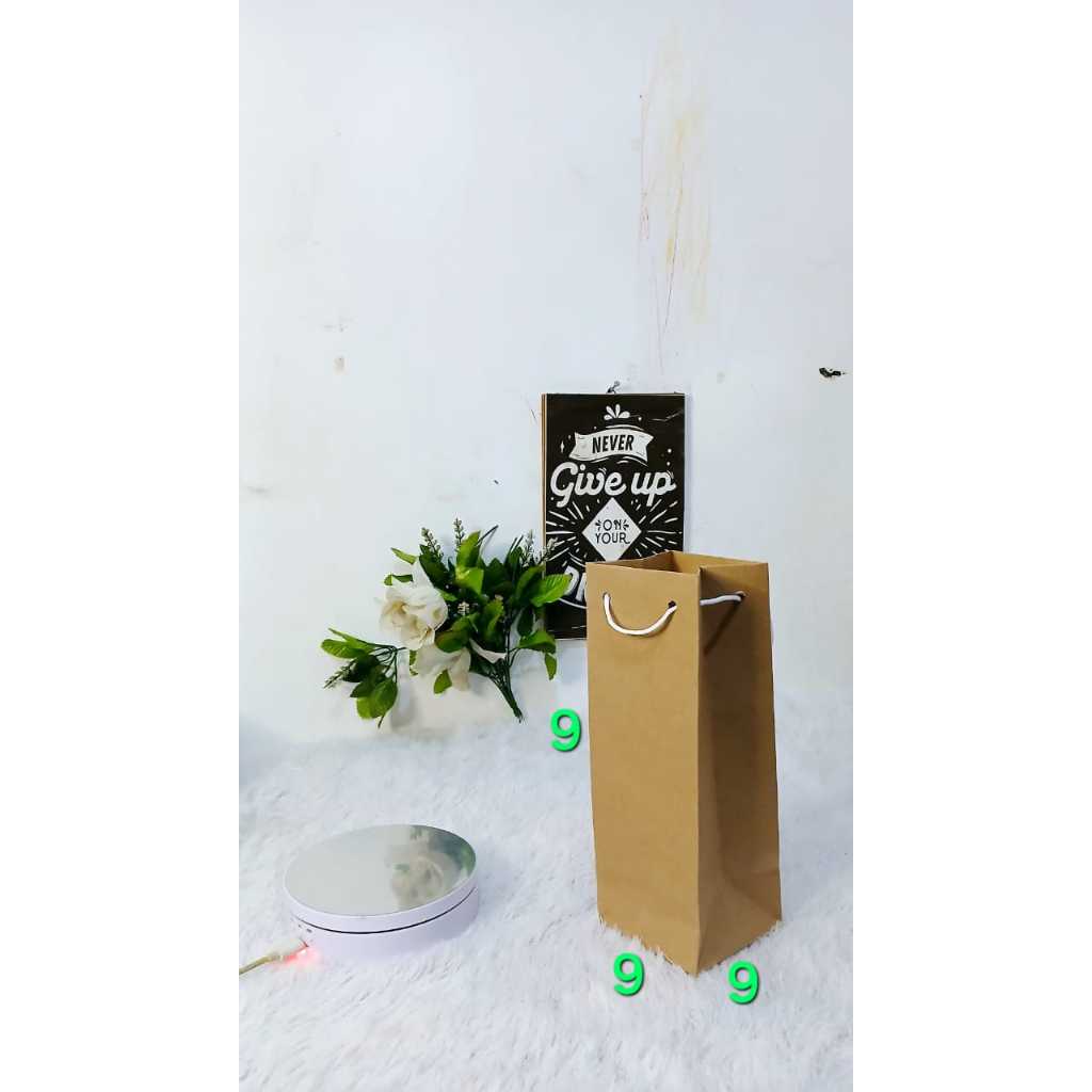 

PAPERBAG BOTOL/ISIAN SOUVENIR/POLOS/SABLON/
