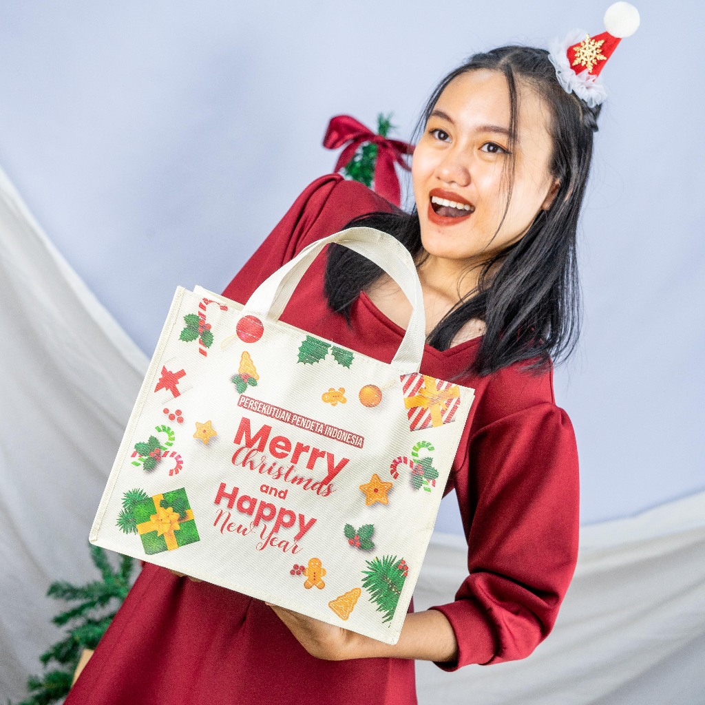 

Tas Custom/ Souvenir natal hempers gereja sekolah minggu unik mewah bagus kekinian /custom nama Bahan Poliyester /T25 P30 L13