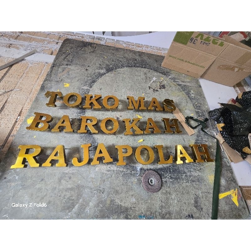 huruf timbuk akrilik mirror huruf timbul akrilik spon