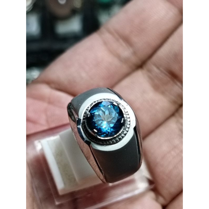 Blue Topaz London