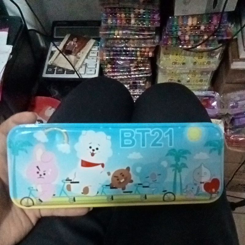 

promo kotak pensil/pulpen kaleng bt21 ready warna banyak