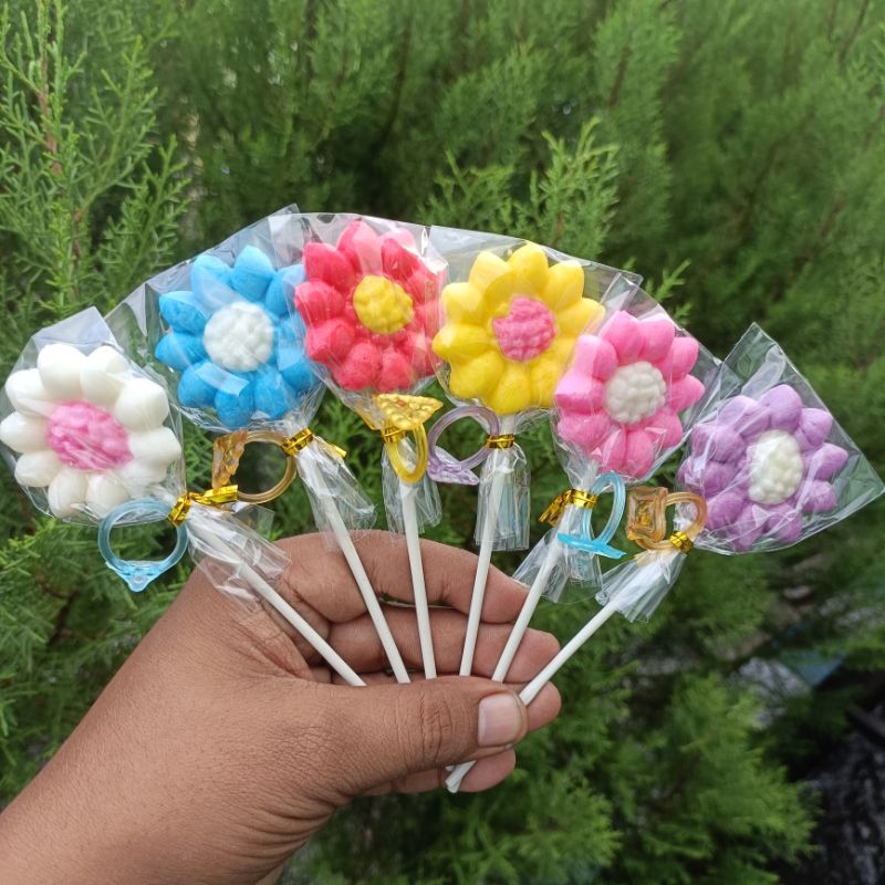 

PERMEN LOLI BUNGA MATAHARI CINCIN ISI 20 PCS GROSIR MURAH