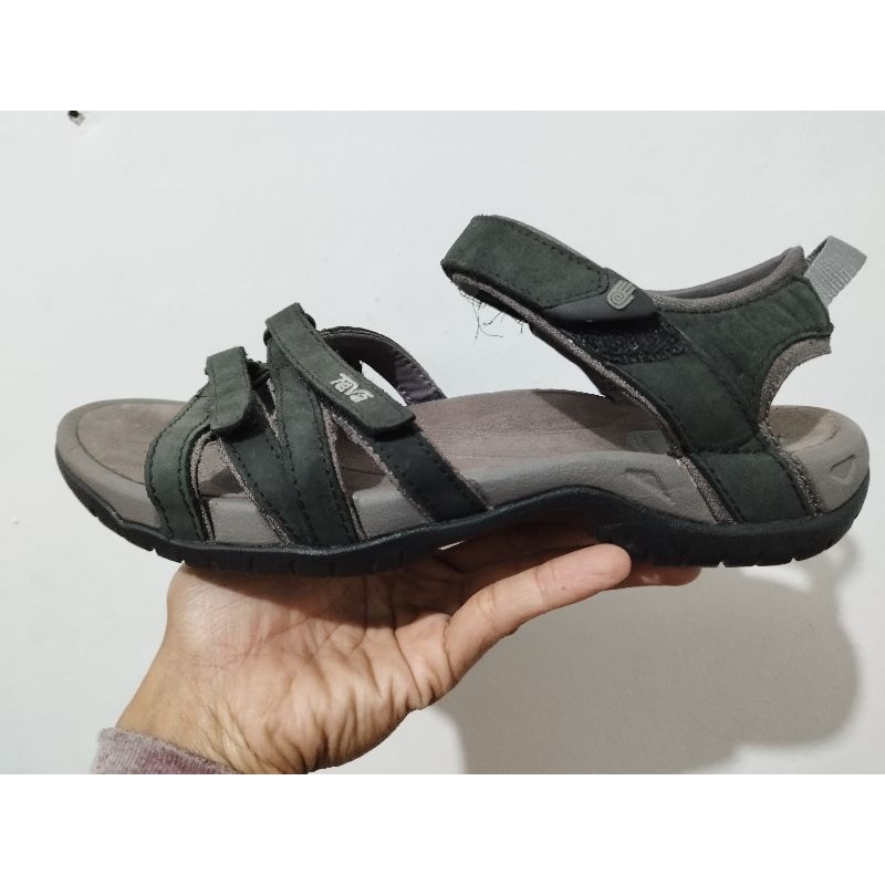 sandal Teva