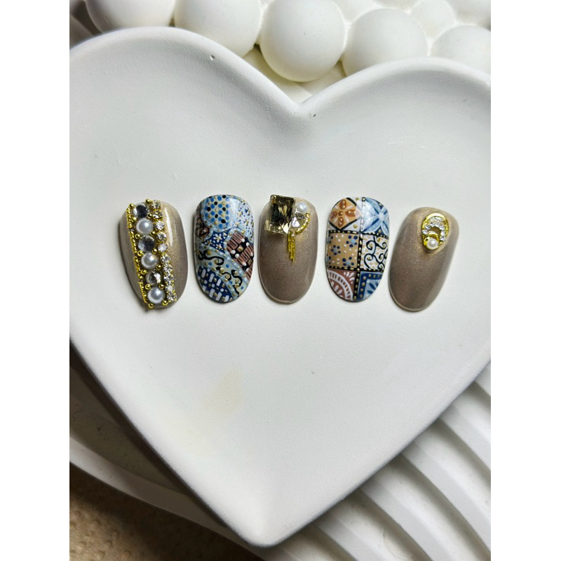 PREMIUM PRESS ON NAILS by VIVACIOUS PROJECT | Kuku Tema Batik