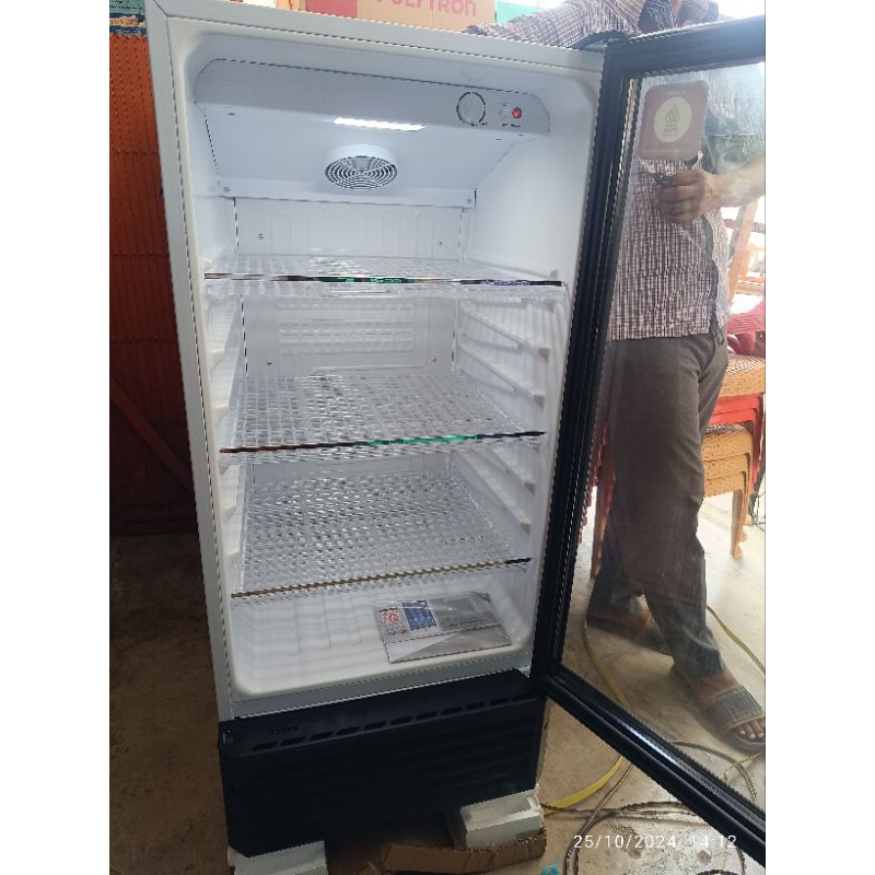 showcase sharp 3 rak 150 liter