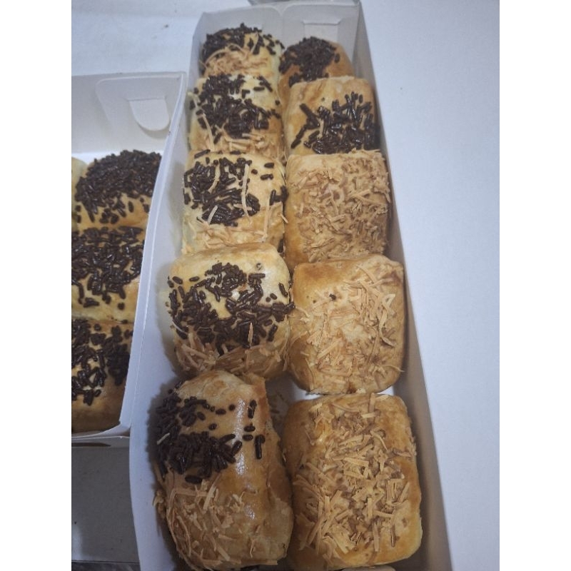 

bolen pisang/ tape