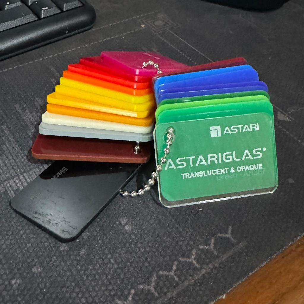 

Akrilik tebal 3mm ukuran 20x30cm 30x40cm 40x60cm