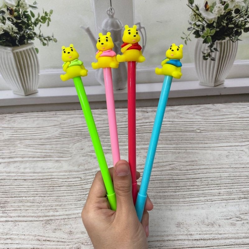 

PULPEN GEL WINNIE THE POOH TINTA HITAM 4 KARAKTER
