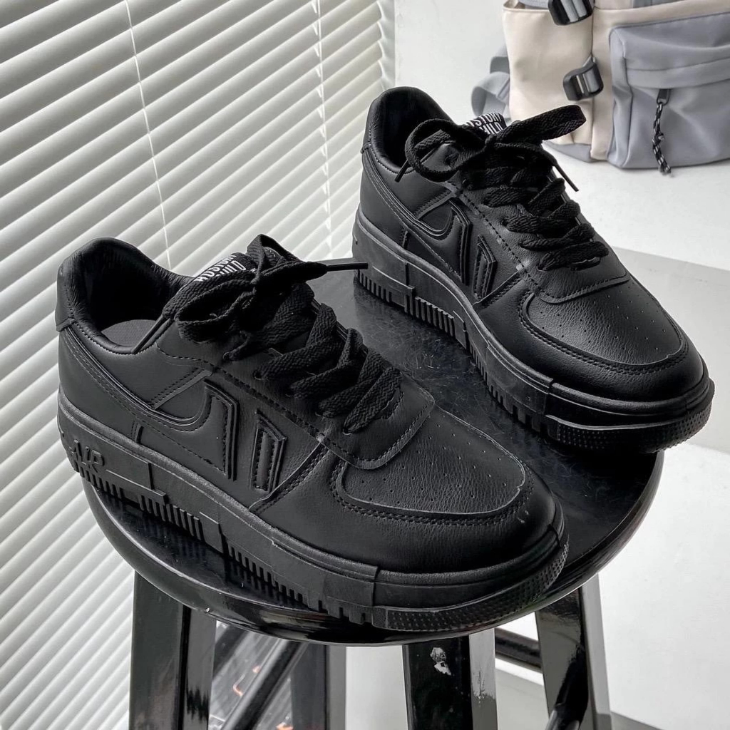 Sepatu Sneakers Wanita Sepatu Sekolah Hitam Polos Korean Sepatu Wanita Olahraga Sepatu Kekinian