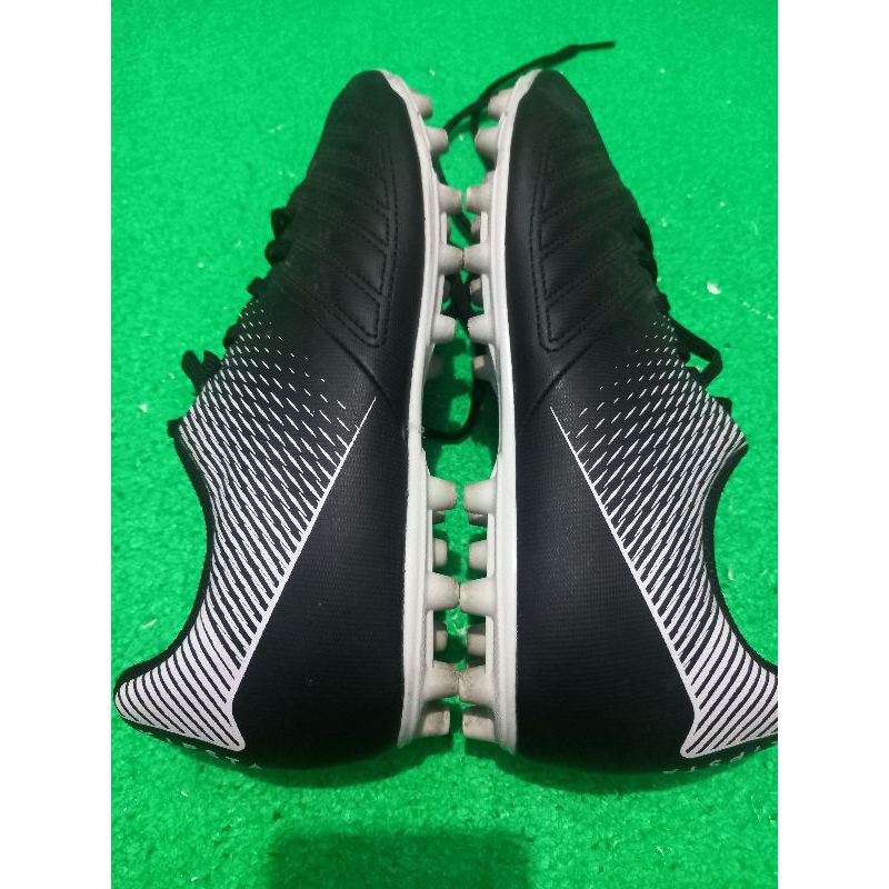 Sepatu bola mini soccer/futsal Decathlon Kipsta