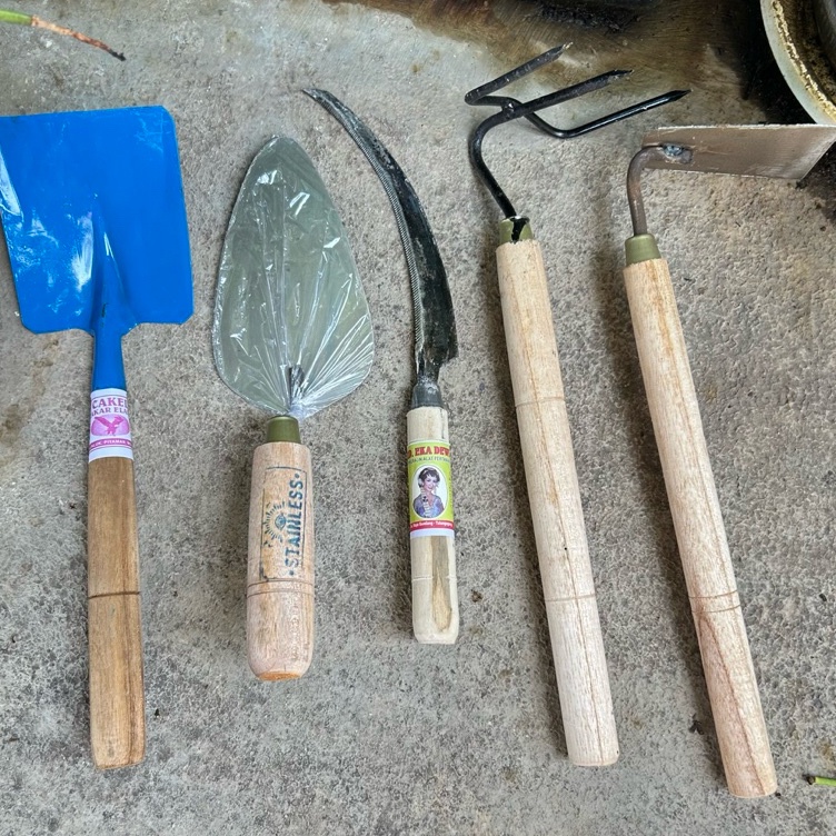 Pencarian Terpopuler Paket Set Peralatan Berkebun Cangkul Garuk Mini isi 5 Pcs Sekop Biru Sa bit Ger