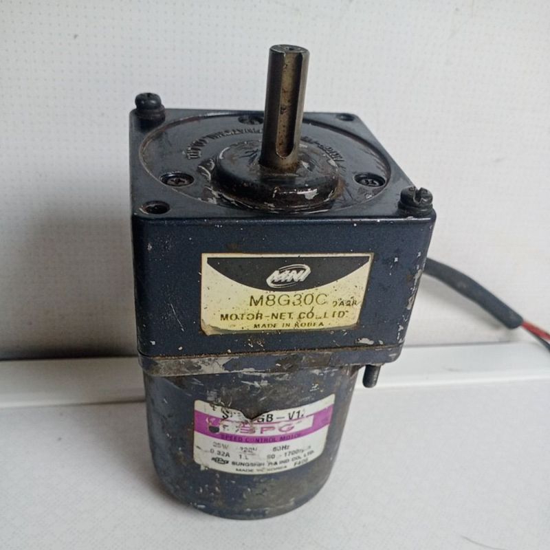 DINAMO GEARBOX AC 1PHASE.   220 VOLT.   25WAT.   RATIO 1:30.   56 RPM