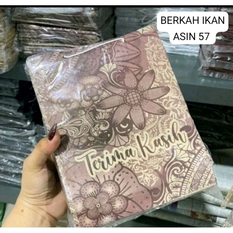 

OBRAL MURAH!!!50pcs PAPER BAG MOTIF BATIK TALI BESAR DAN KUAT