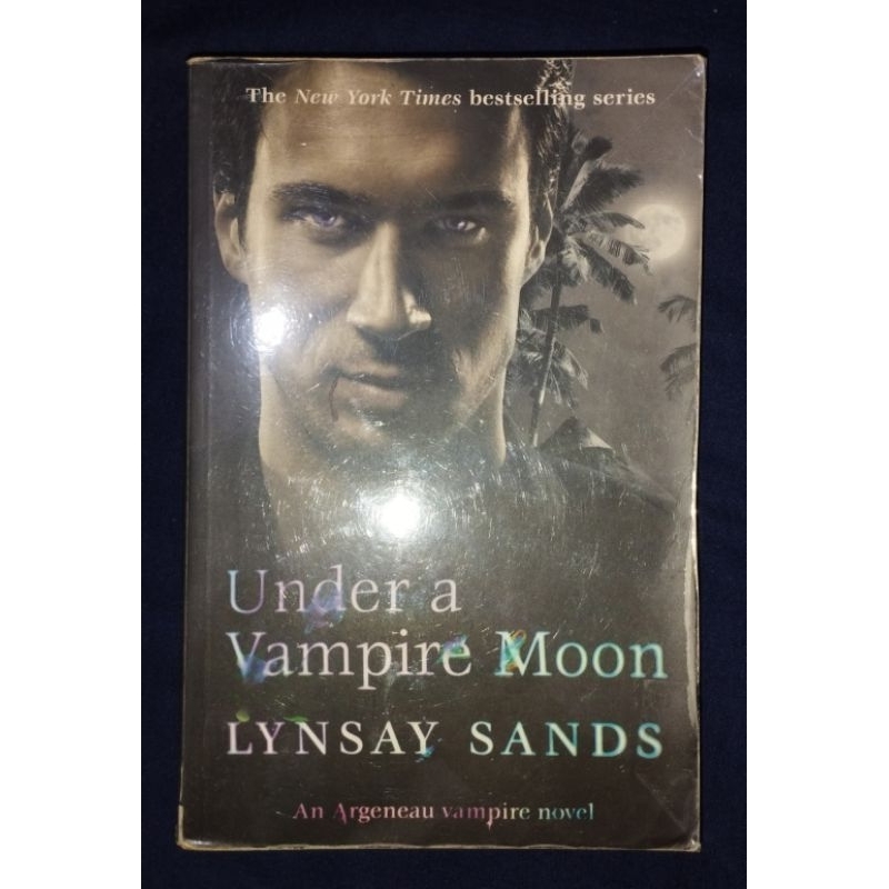 Buku Under a Vampire Moon (BAHASA INGGRIS) - Lynsay Sands