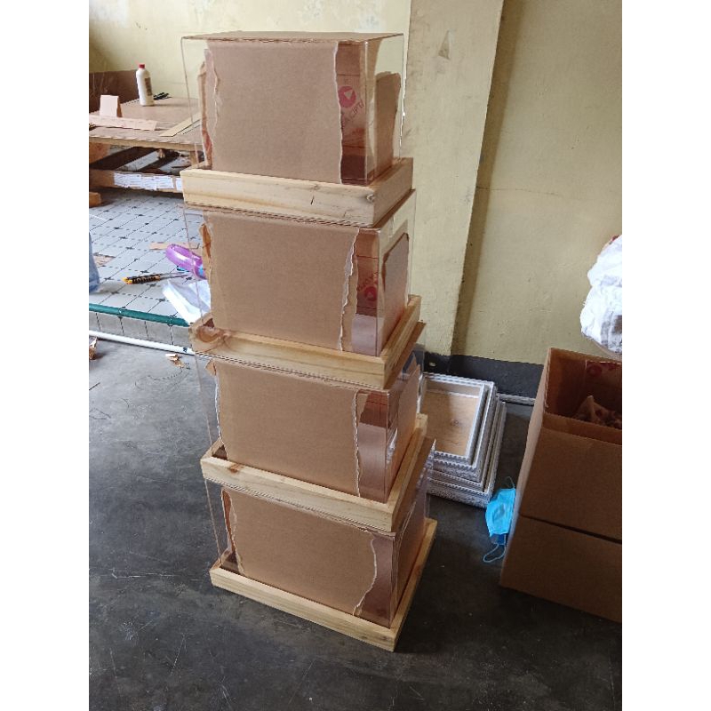 

1 set (isi 4pc) box dan baki seserahan / hantaran akrilik (baca deskripsi)