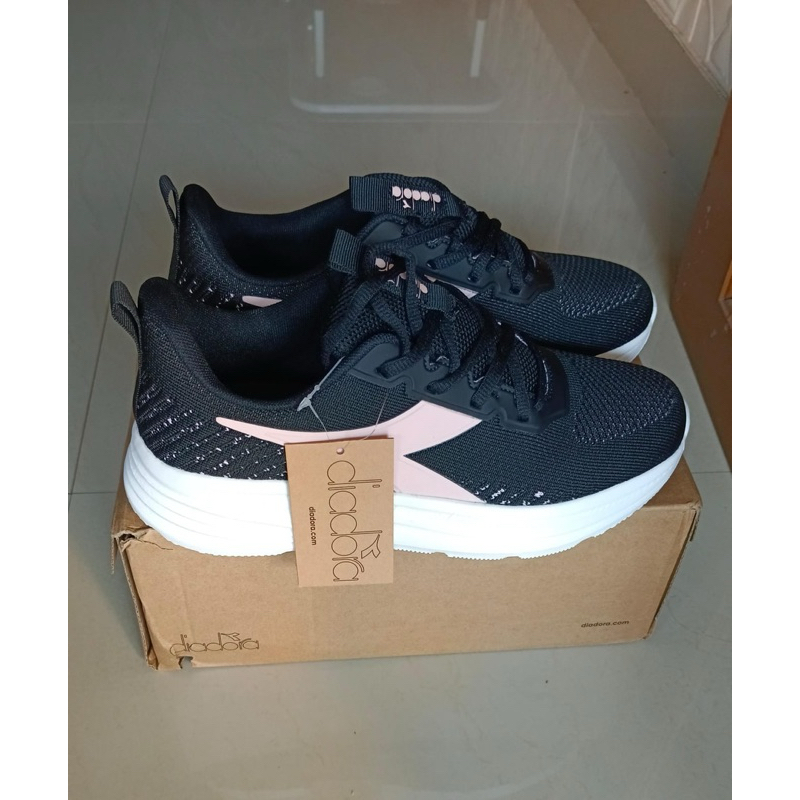 Ready Makassar Sepatu Wanita Merk Diadora Original Warna Hitam Pink Putih