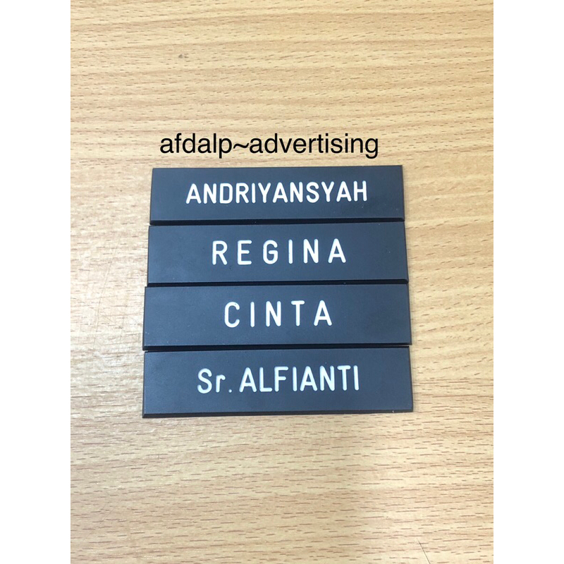 

Name tag grafir hitam dof full magnet