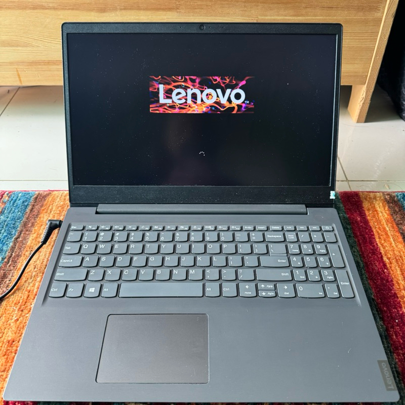 Laptop Lenovo V15 - ADA AMD Ryzen 3 3250U RAM 8GB SSD 256GB W10 Pro SECOND