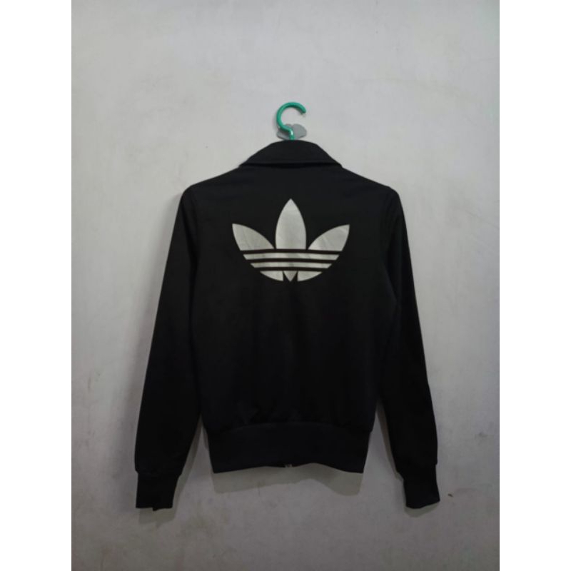 tc Adidas big logo