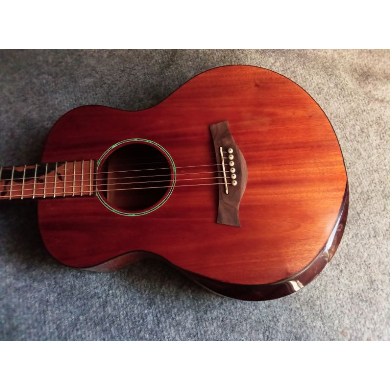 gitar akustik full solid mahogany