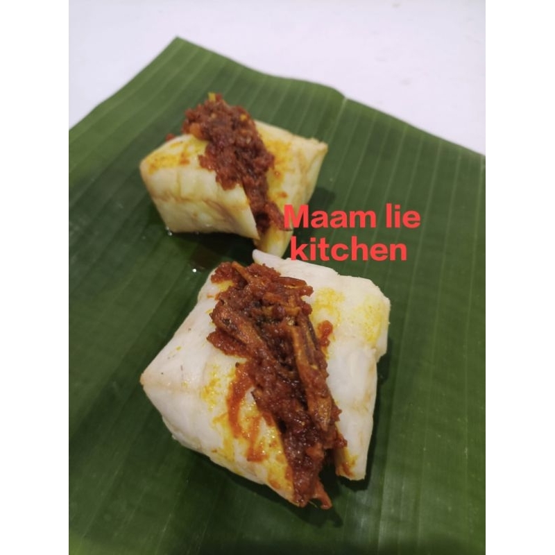 

Lontong isi sambel teri per buah