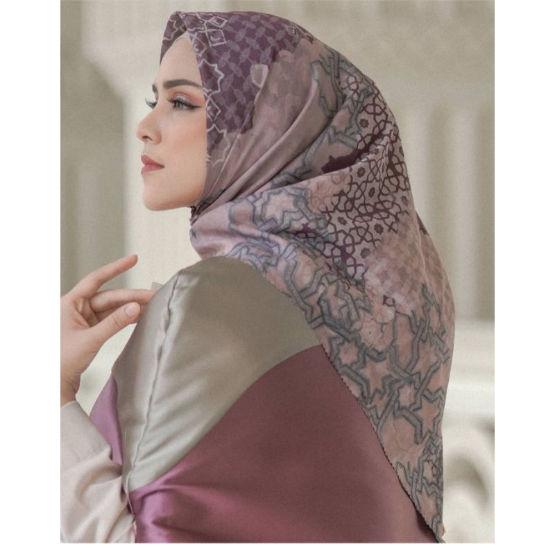 Buttonscarves Haramain Berry