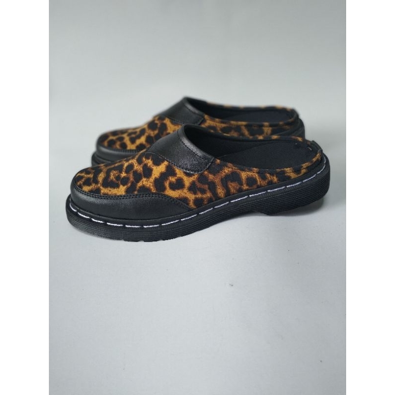 sepatu sandal pria bustong pria motif leopard sepatu sandal pria motif leopard