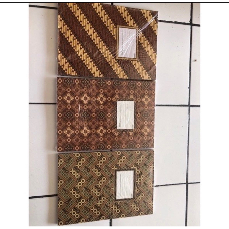 

[10 LEMBAR / PACK] Map Batik / Pack isi 10 Lembar ,Motif Batik