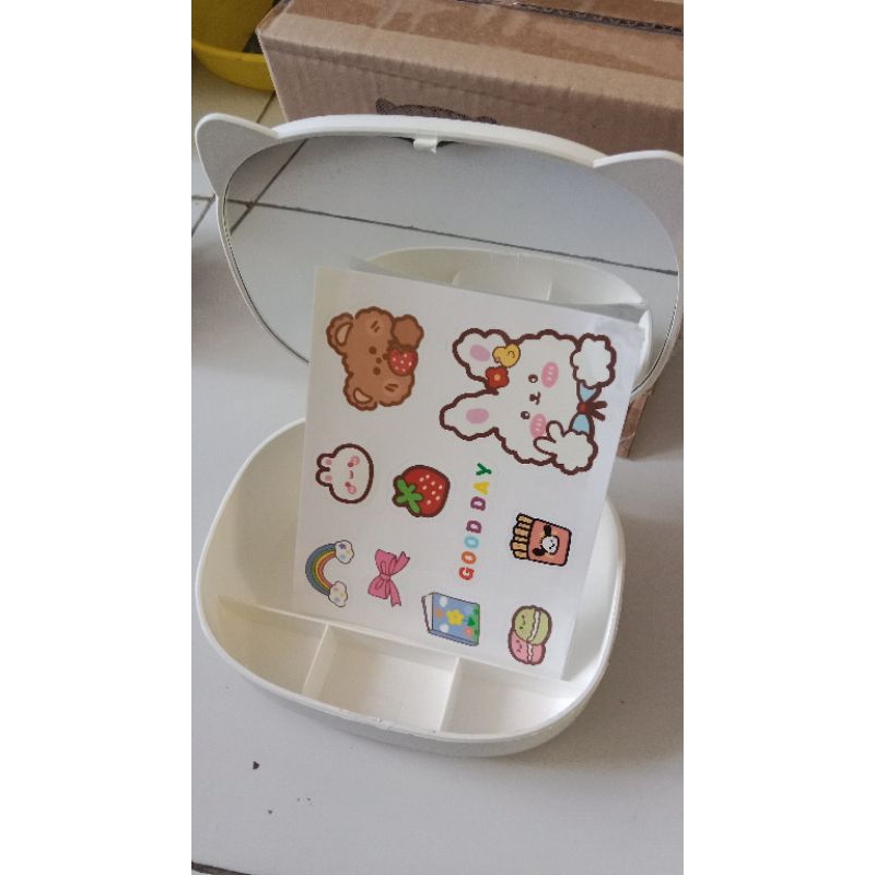 kotak kosmetik. kotak aksesoris