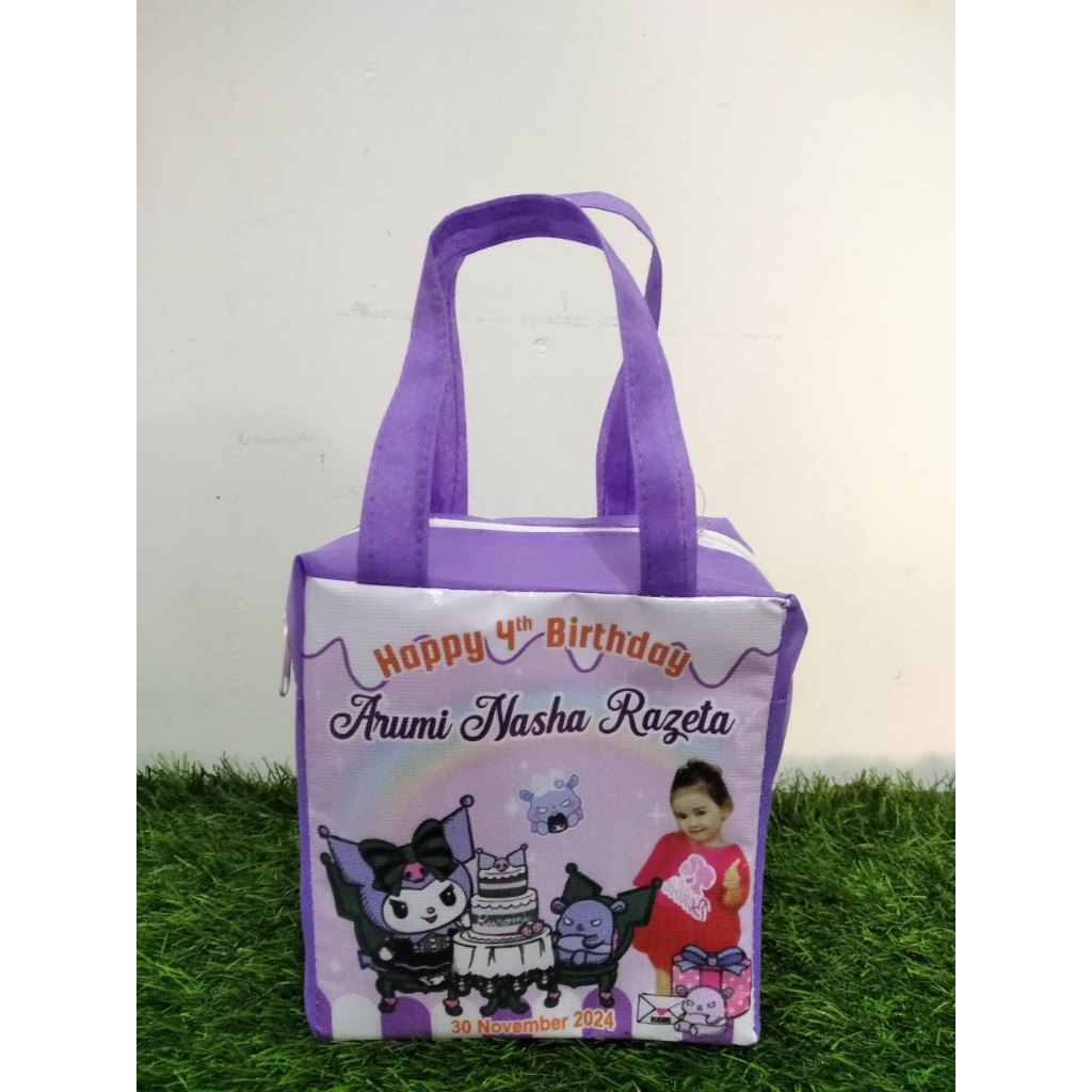 

Tas Souvenir Ulang Tahun/ Tas Resleting uk. P.15 T.20 L.5 /Goodiebag Ulang Tahun Costume Desain