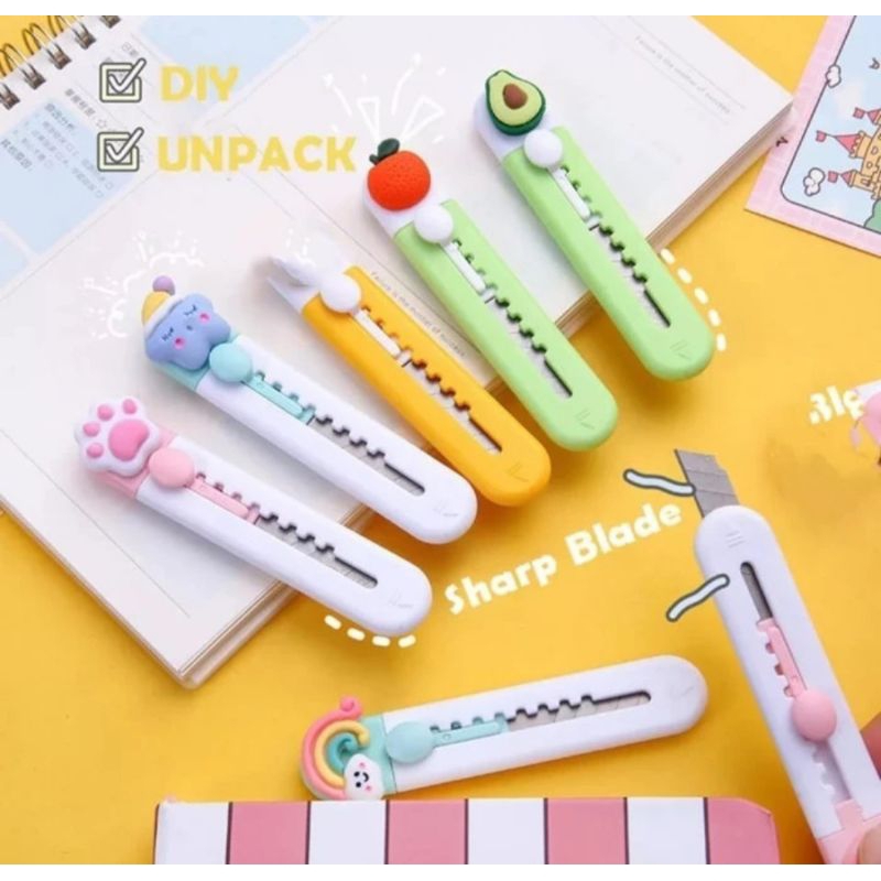 

CUTTER KARAKTER BONEKA ALAT POTONG KERTAS BUKA PAKET