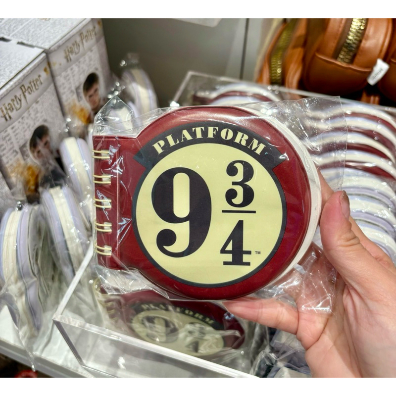 

Harry Potter Collection Platform Nine and Three Quaters Stress-relief Wire Bound Book (80 sheets)