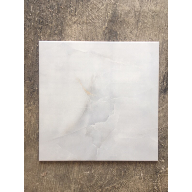 keramik 50x50 kilap glossy kw1 glosy lantai dinding carara marmer putih garis mirip ikad