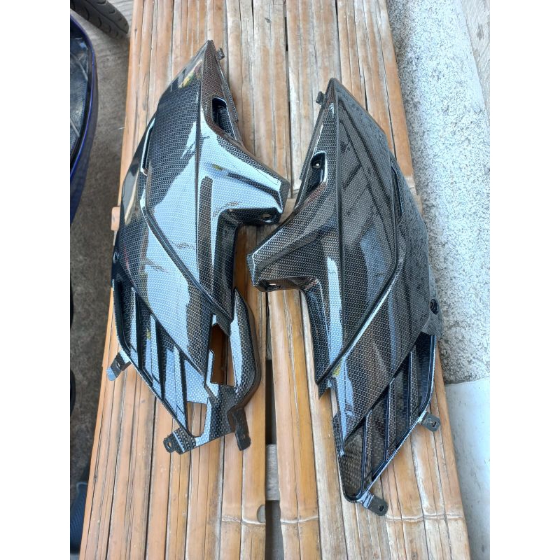 SAMBUNGAN BODY SAMPING VARIO TECHNO 110 KARBU KARBON