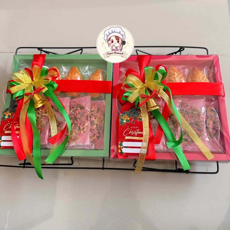 

DM - Paket Natal Kue Nastar Daun Wisman Mix Kacang Florentine isi 11pcs / Kue Nastar Daun Dijamin Enak / Kue Kering / Nastar Hampers / Kue Kacang / Lebaran Hampers / Idul Fitri Hampers / Kue Lunar / Hamper Nastar Daun Jumbo / Tukar Kado / Hampers Box