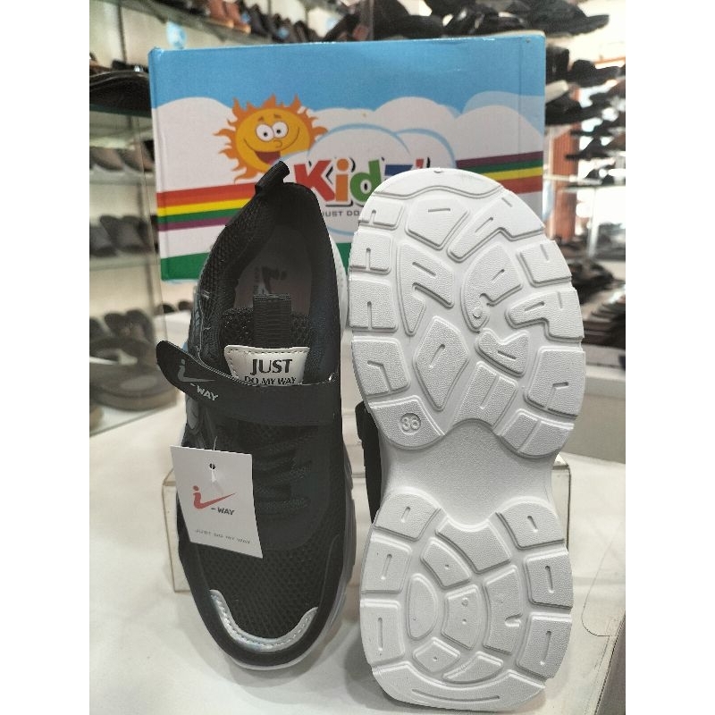 Sepatu Anak I-way TZ1022 Hitam