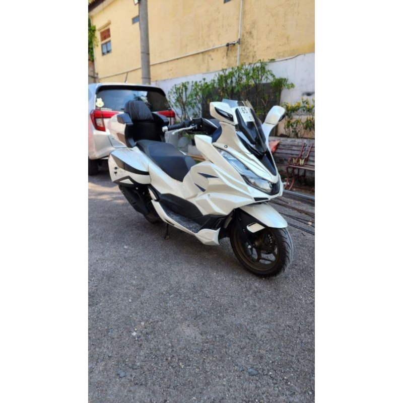 PCX 160 model mini goldwing.