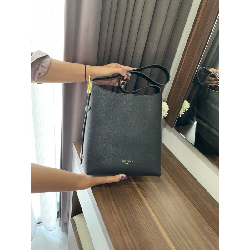 ELVI LOW KEY HOBO MM // SOULDER // HOBO BAG