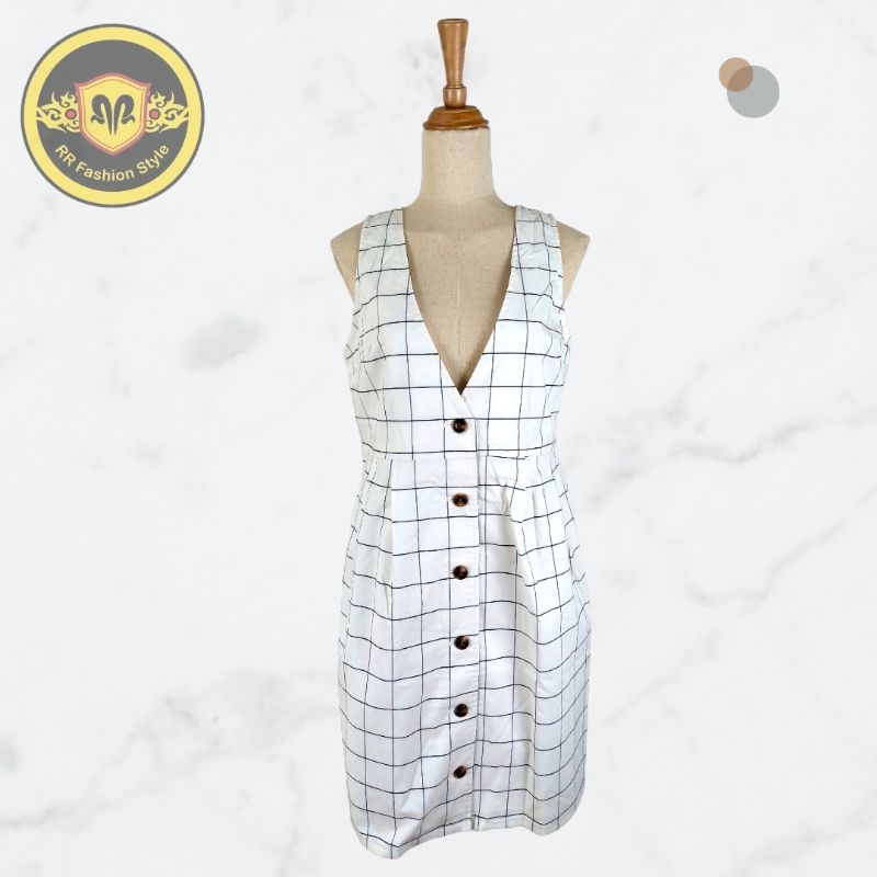 Dress Overall Pendek Warna Putih Tanpa Lengan